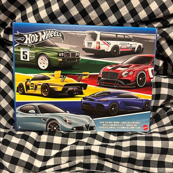 Hot Wheels Other - Hot Wheels  6 piece Racing Car Set - Multicolor NWT #B-24 bag